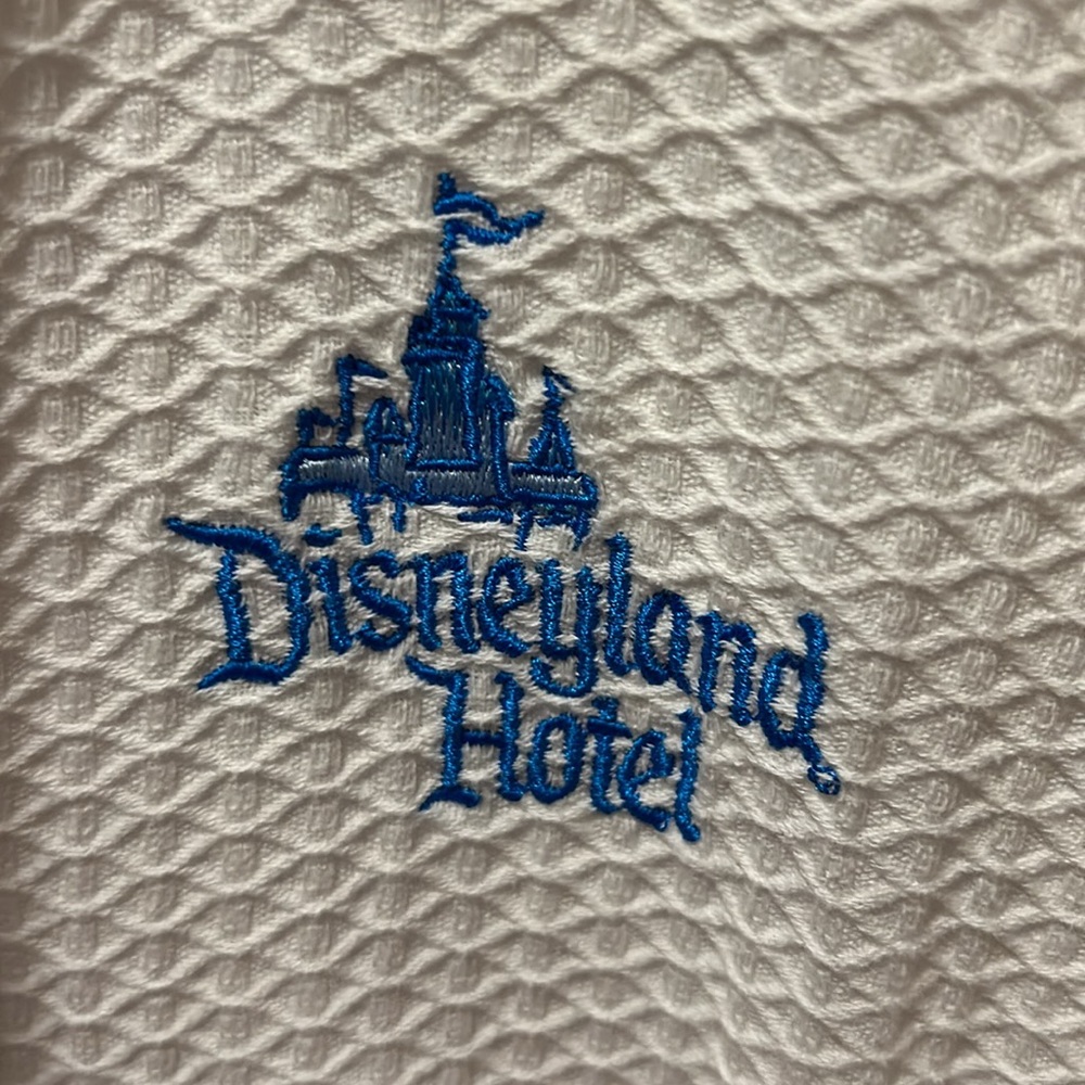 Disneyland Hotel 💯% Cotton Waffle Print Super absorbent Thick Quality Robe